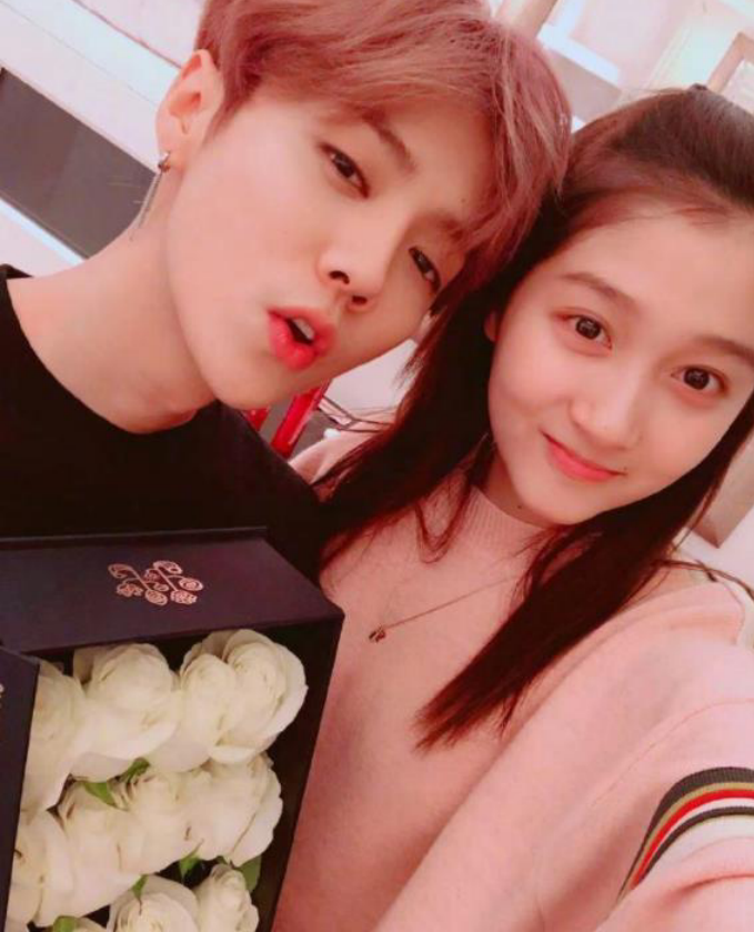 鹿晗关晓彤同款婚纱照?网友:情侣就是好嗑