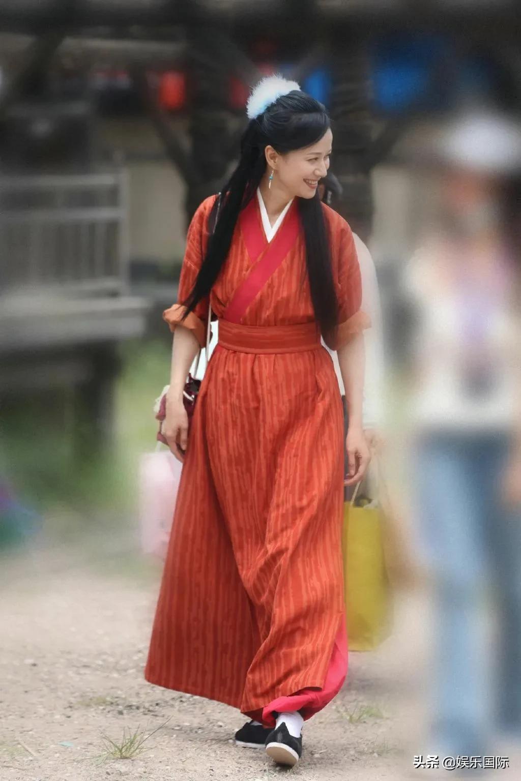 Baby节目中扮郭芙蓉 欧阳娜娜cos周芷若