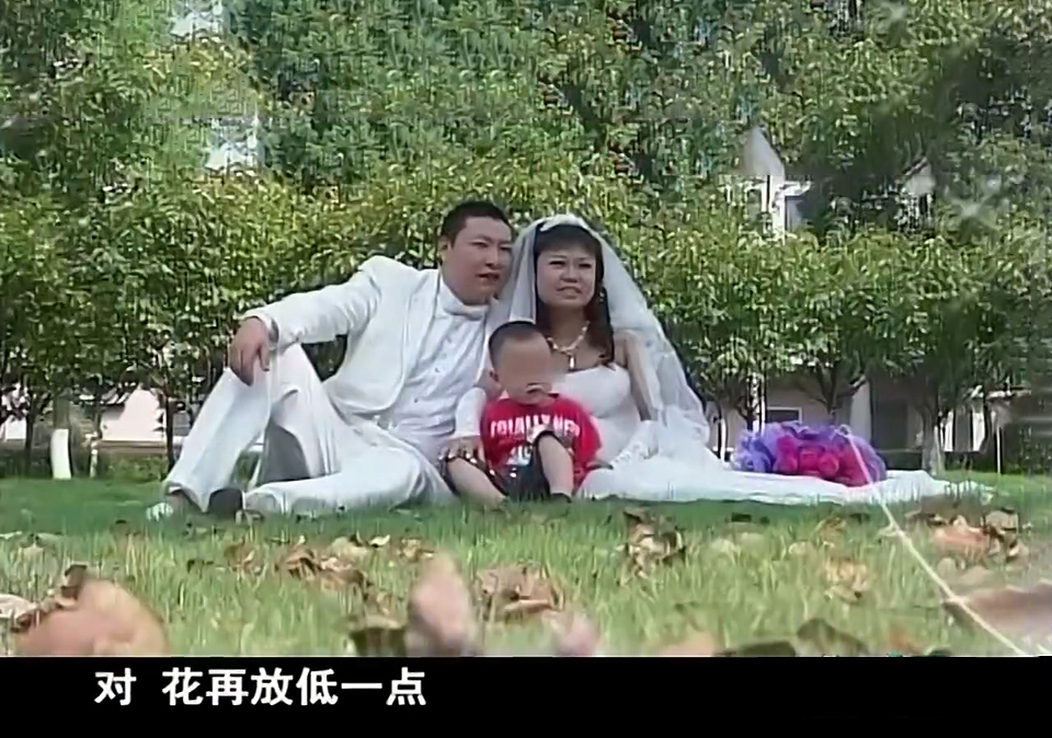 11年湖南新人欢喜结婚，喜宴数十亲朋却掩面哭泣，真实原因没想到