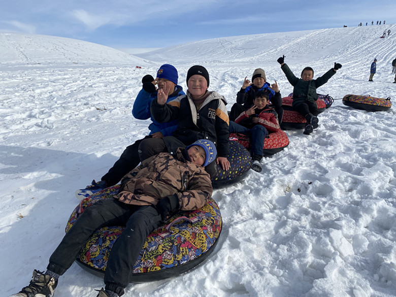 新疆兵团四师：冰雪运动让团场冬日更有“温度”