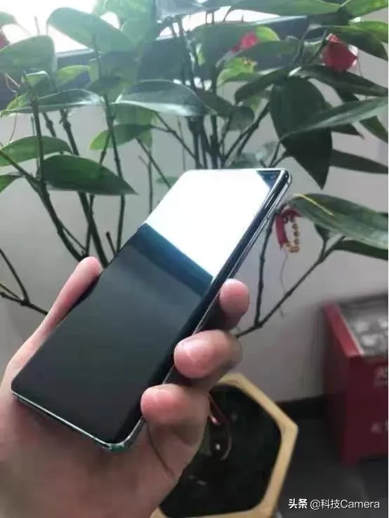 同事的三星手机烧屏了，换屏花了1200，太贵了！如何避免手机出现烧屏的情况？记住