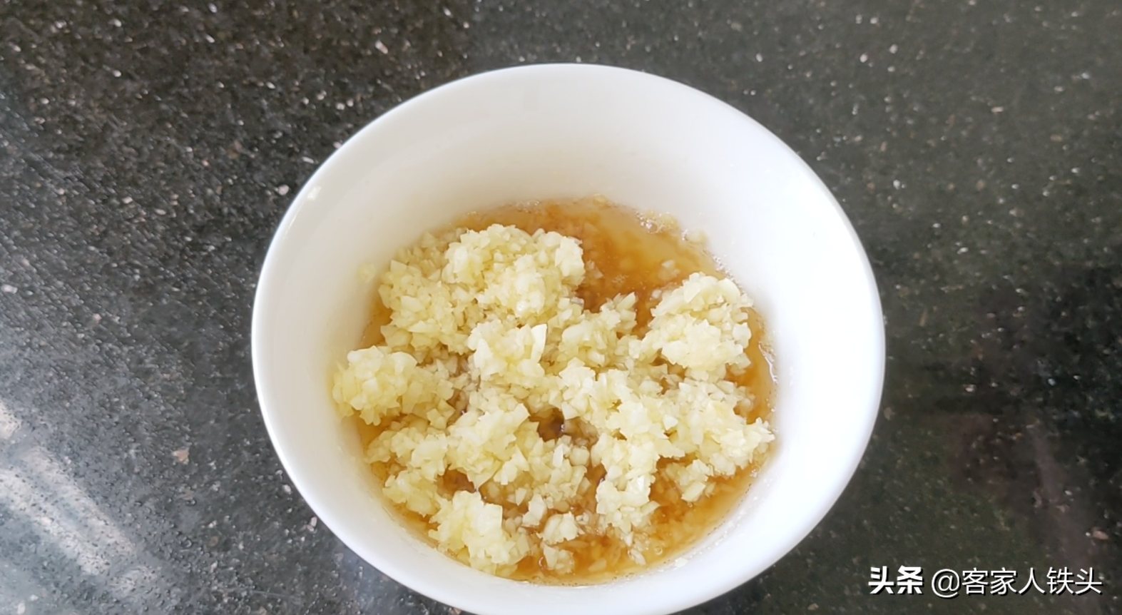 大虾还白灼？别老一套做了，这做法才过瘾，5分钟出锅，鲜嫩味美