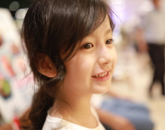 00后童星长大面临尴尬，有人资源逆天，有人高颜值无人捧，意难平