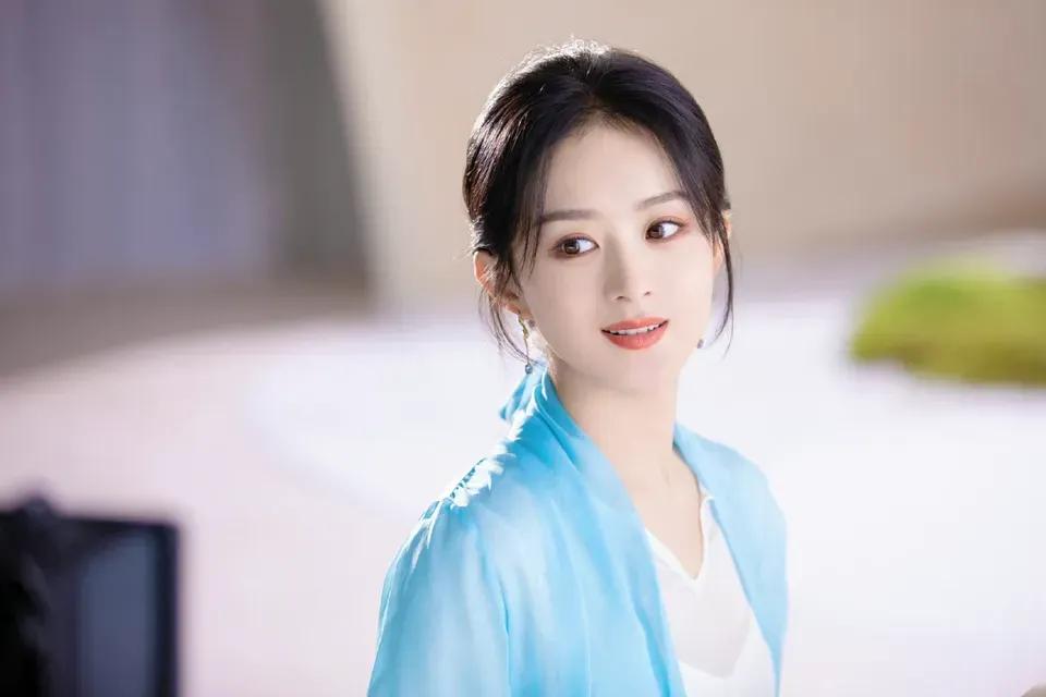 美丽可爱的赵丽颖，幼态的五官，亲和力的笑容，自强、善良、上进