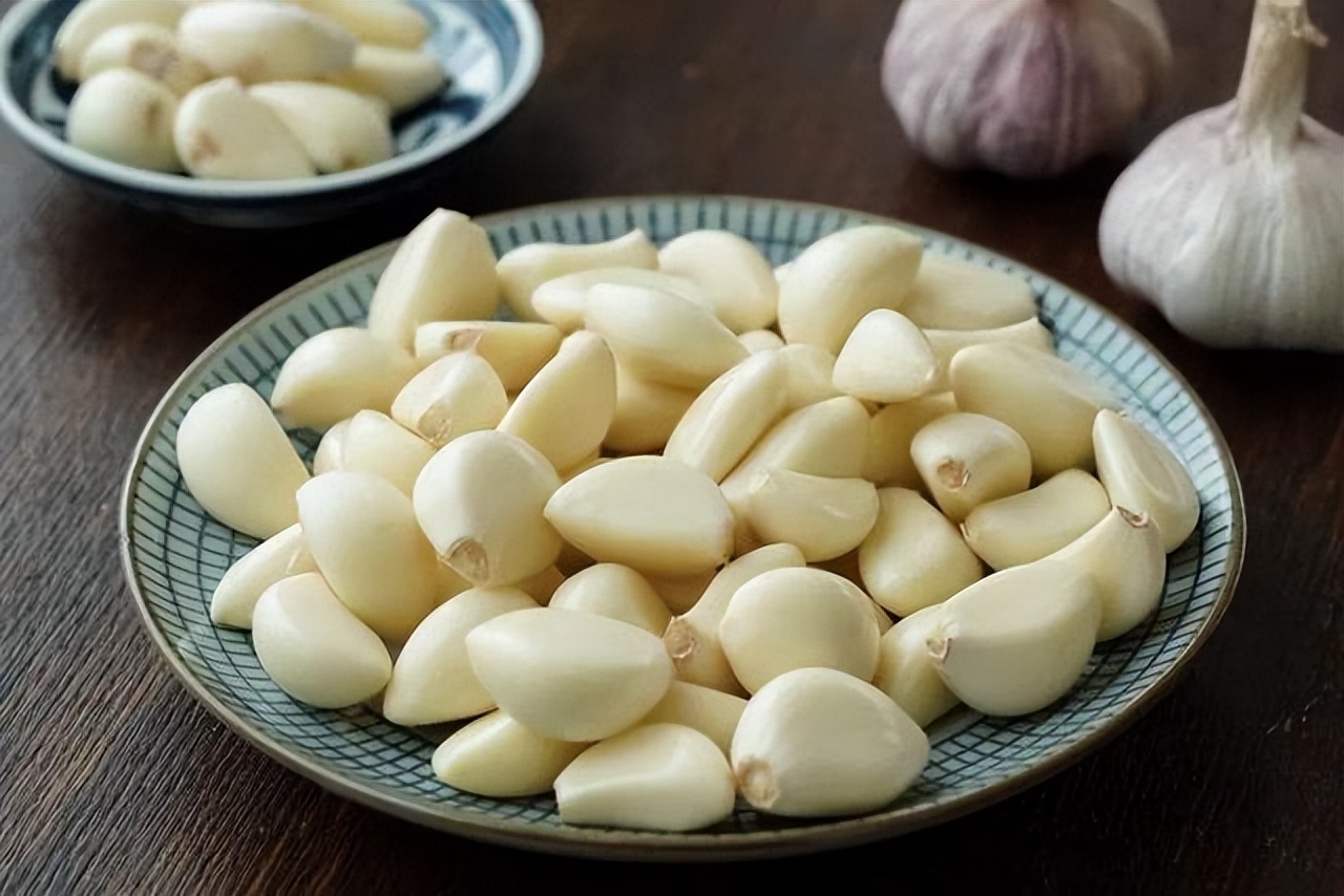 坚持天天吃大蒜的人，最后得到了什么？看完或许就明白了
