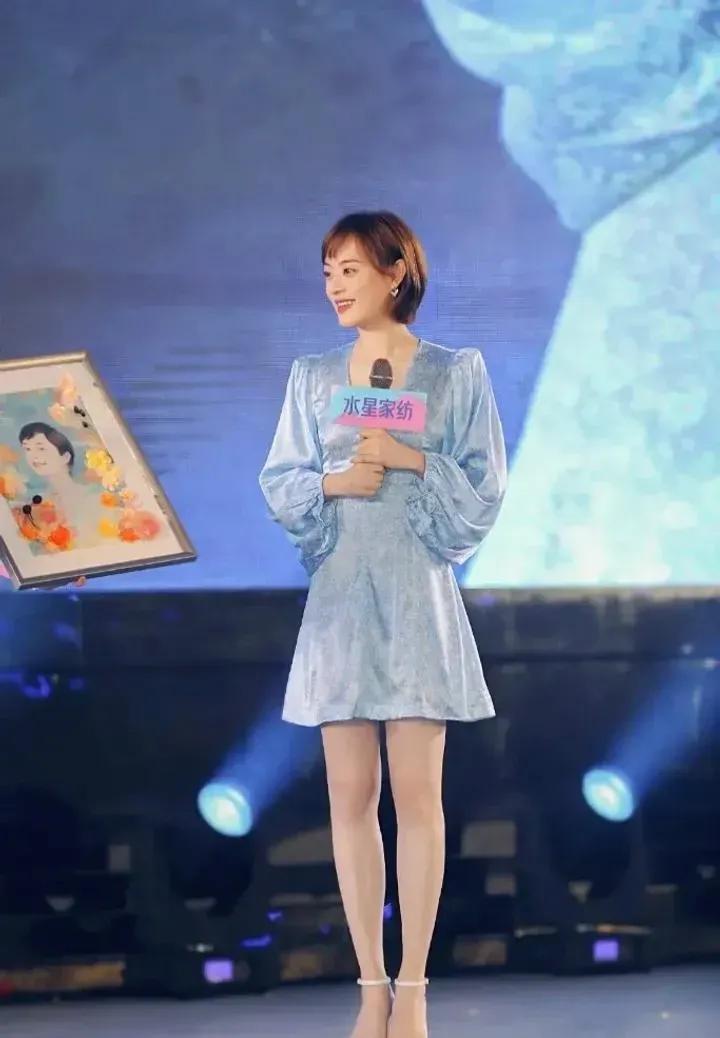 孙俪还是头发留长一点更好看，比短发多了温婉和优雅，多了女人味