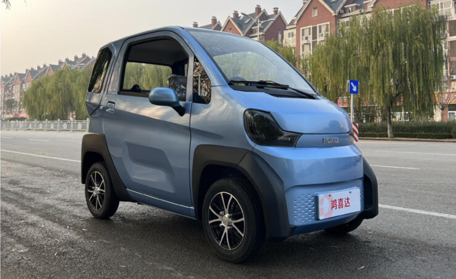 雷丁,丽驰,御捷等第一批低速电动车品牌褪去以后,鸿日上位成为低速