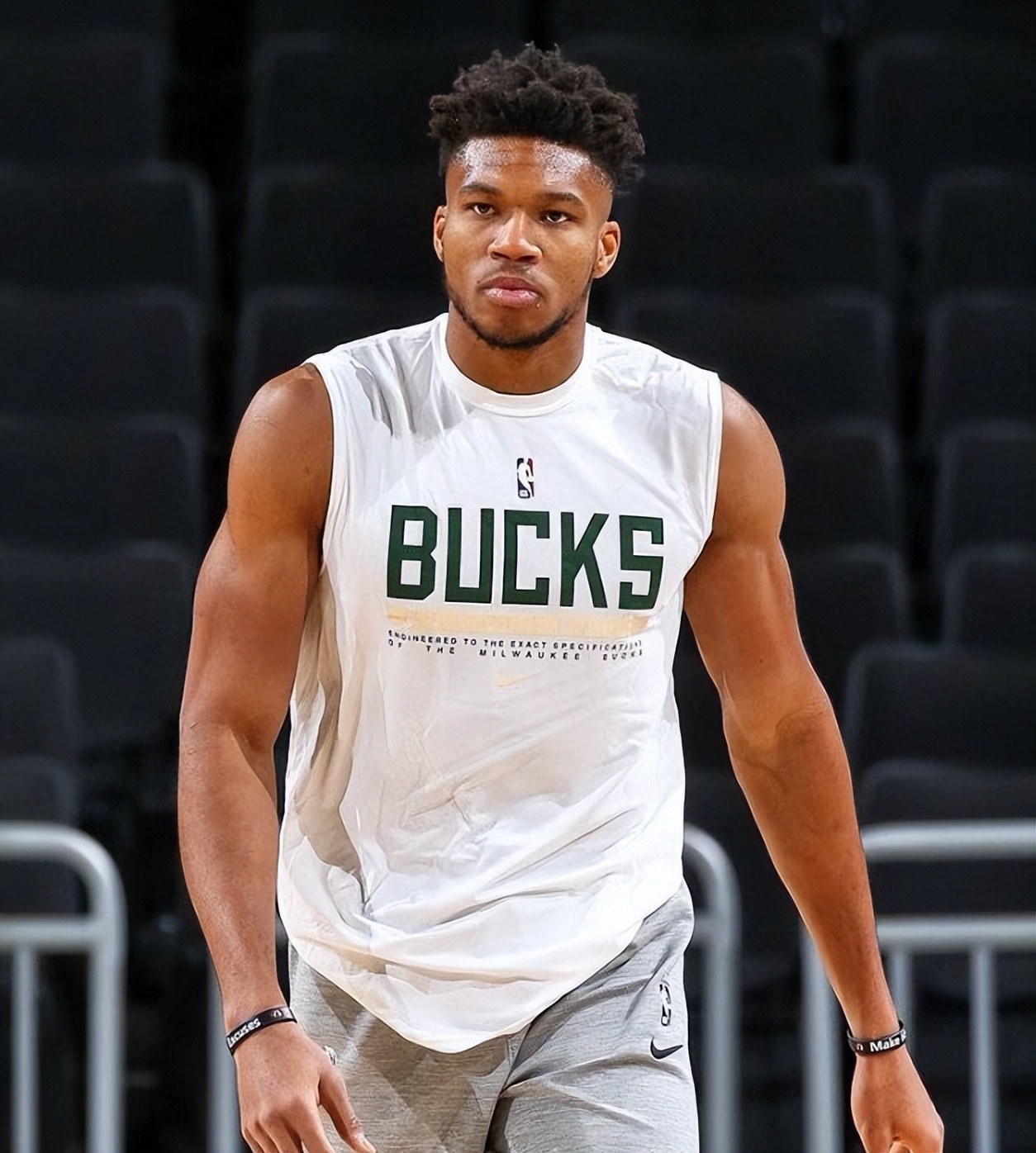 说出来你别不信,nba现役就4个超巨 4个巨星 其他是全明星