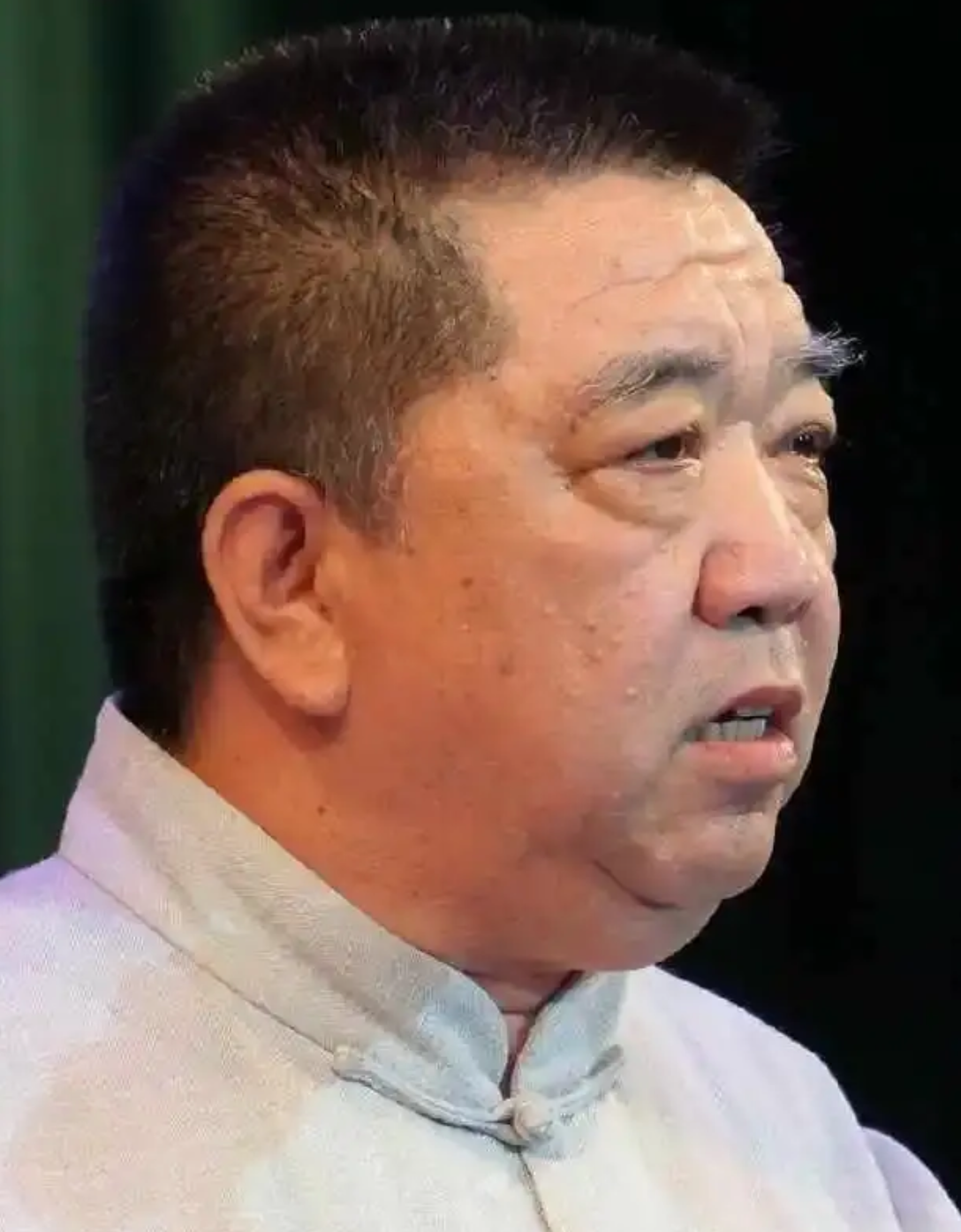 72歲相聲名家孟凡貴罕見出鏡，頭發眉毛花白，首談與郭德綱傳聞