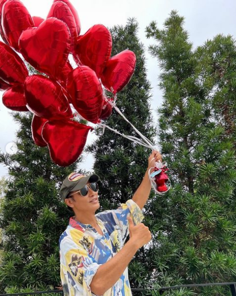 任达华67岁生日获妻女暖心表白，甄子丹关之琳等好友送祝福