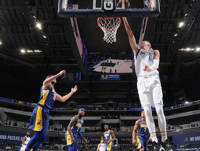 为什么nba球星还能长个(进NBA后，他又长高了，长到2米21！场均19.5分8板！天赋异禀)