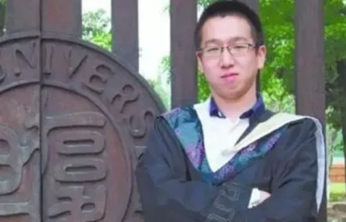 2013年，复旦“投毒案”：林森浩被判死刑，177名师生为他求情