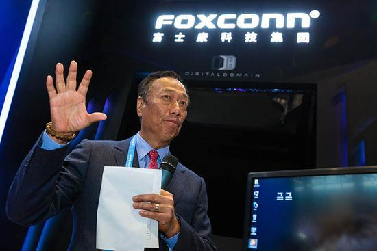 但美国人不懂汉语,还需要一个响亮的名字,富士康(foxconn)应运而生