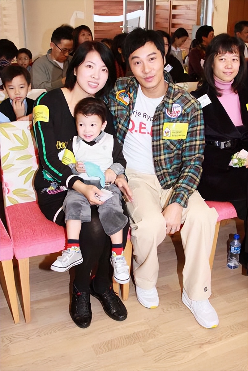 谭耀文老婆Fiona，嫁演员恩爱18年，婚后儿女双全，幸福不已