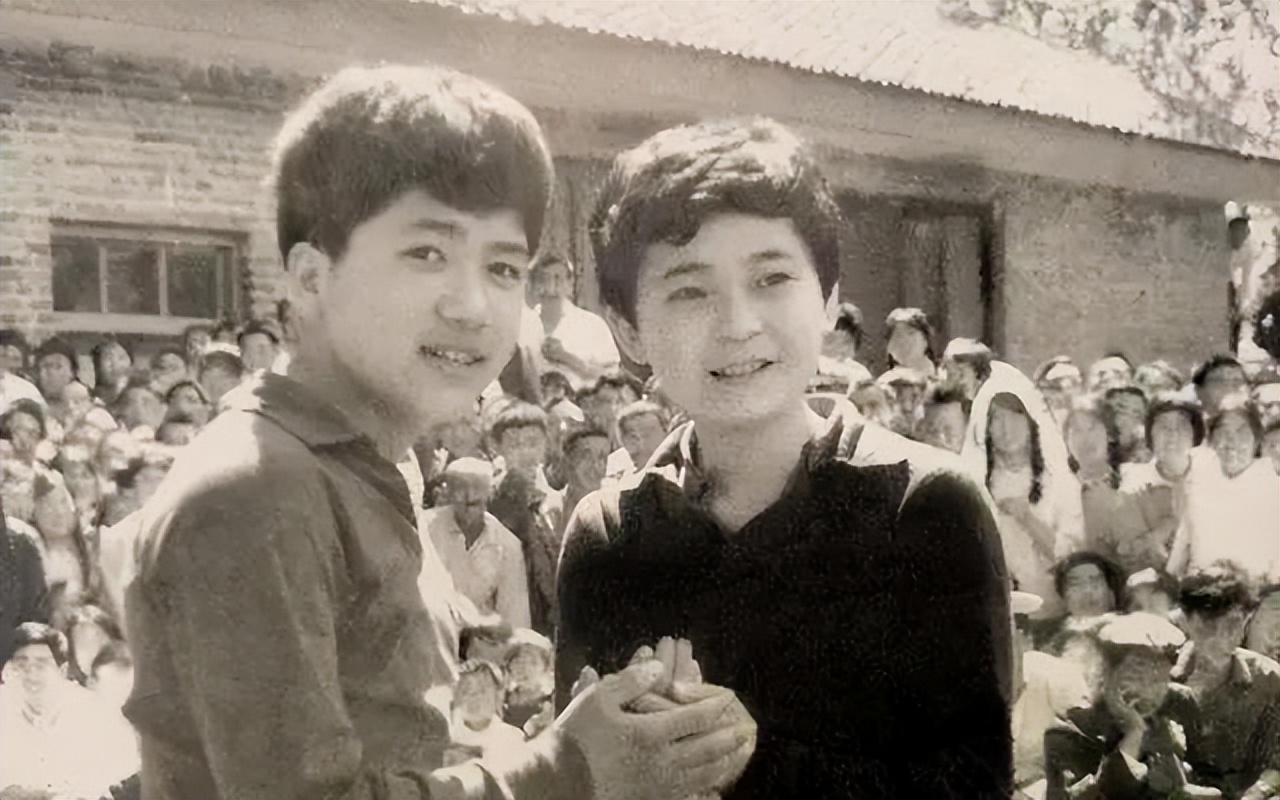 “潘冬子”祝新运：12岁走红，娶化妆师为妻，如今60岁了