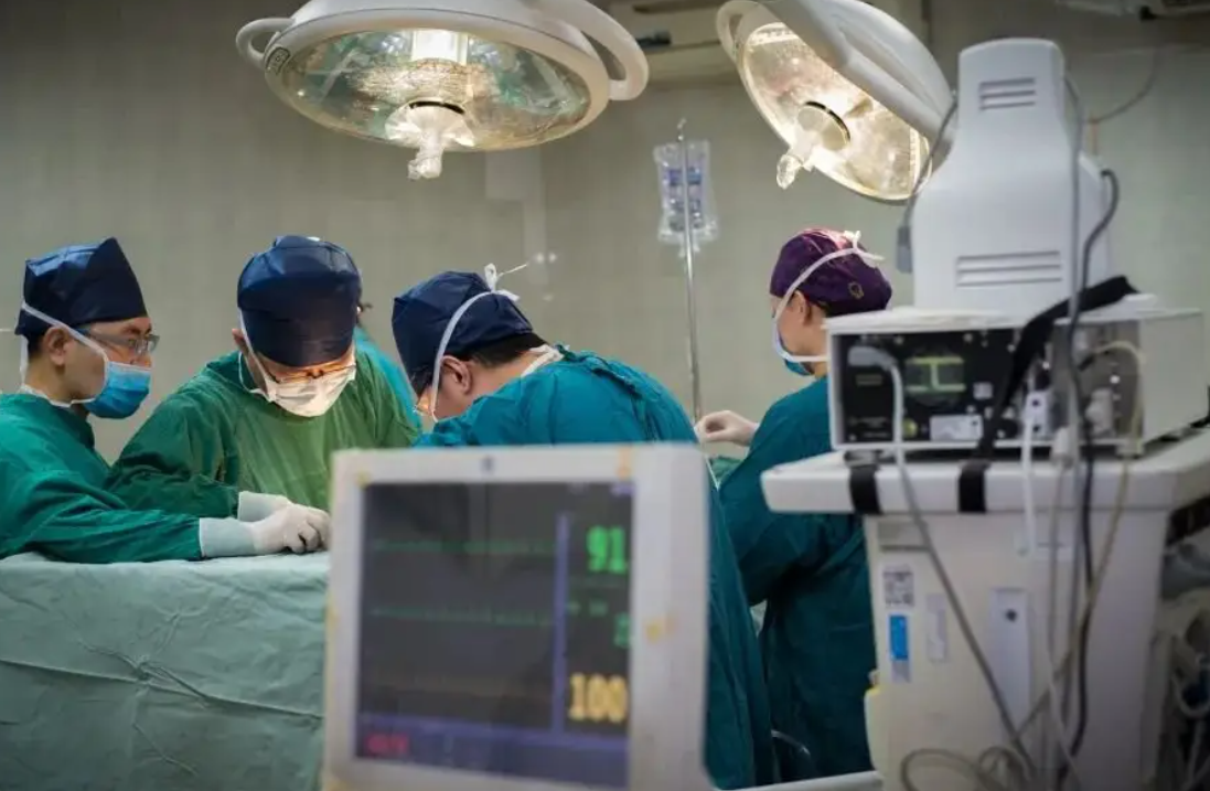 医学类院校排行榜，协和医院排名创新低，榜首是“黑马”逆袭