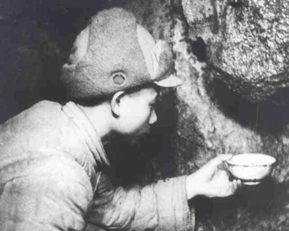 1952年，蒋介石收到上甘岭战报，瘫坐在椅子上：没人是解放军对手