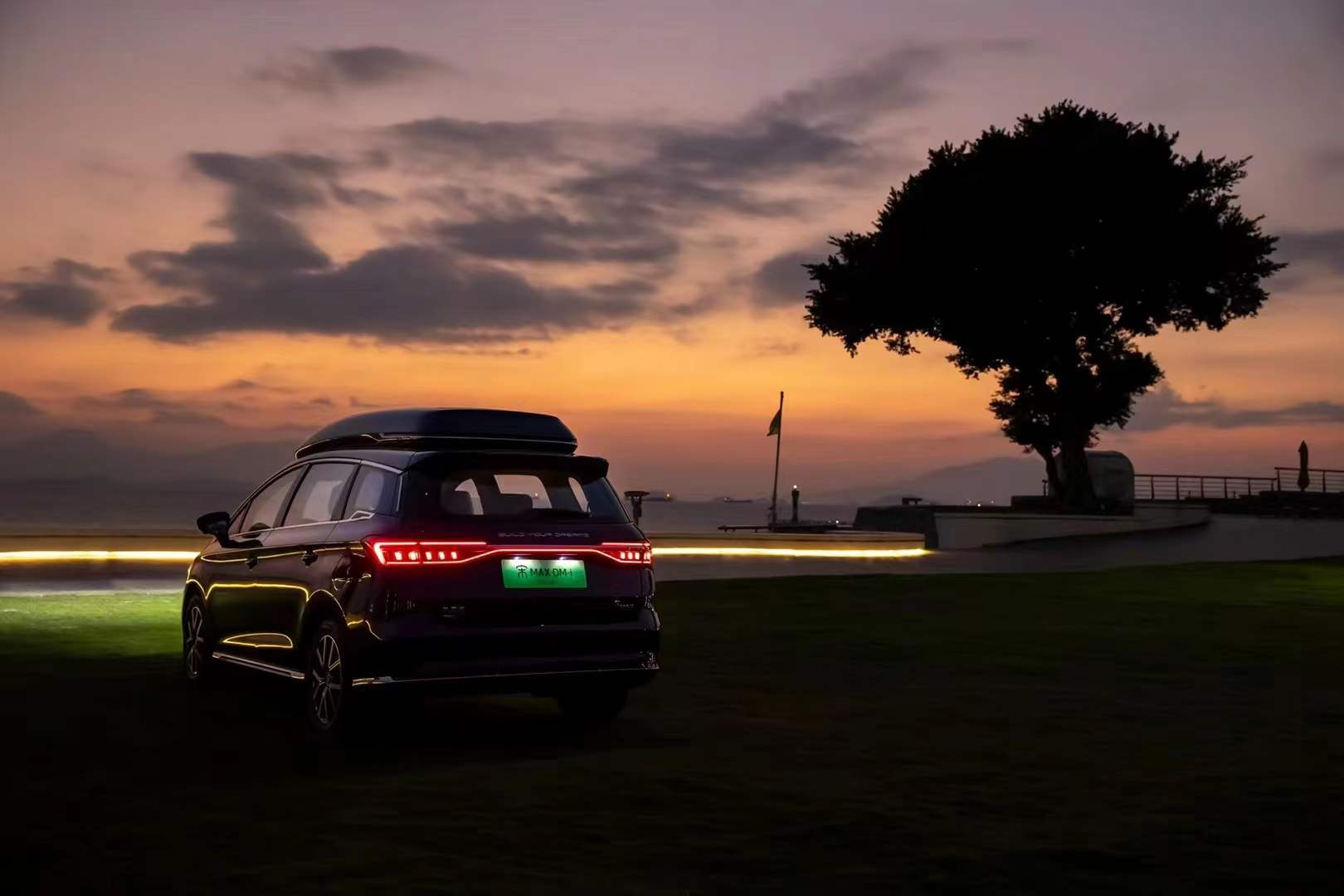 燃油MPV颠覆者：比亚迪宋MAX DM-i开启预售，价格低油耗更低