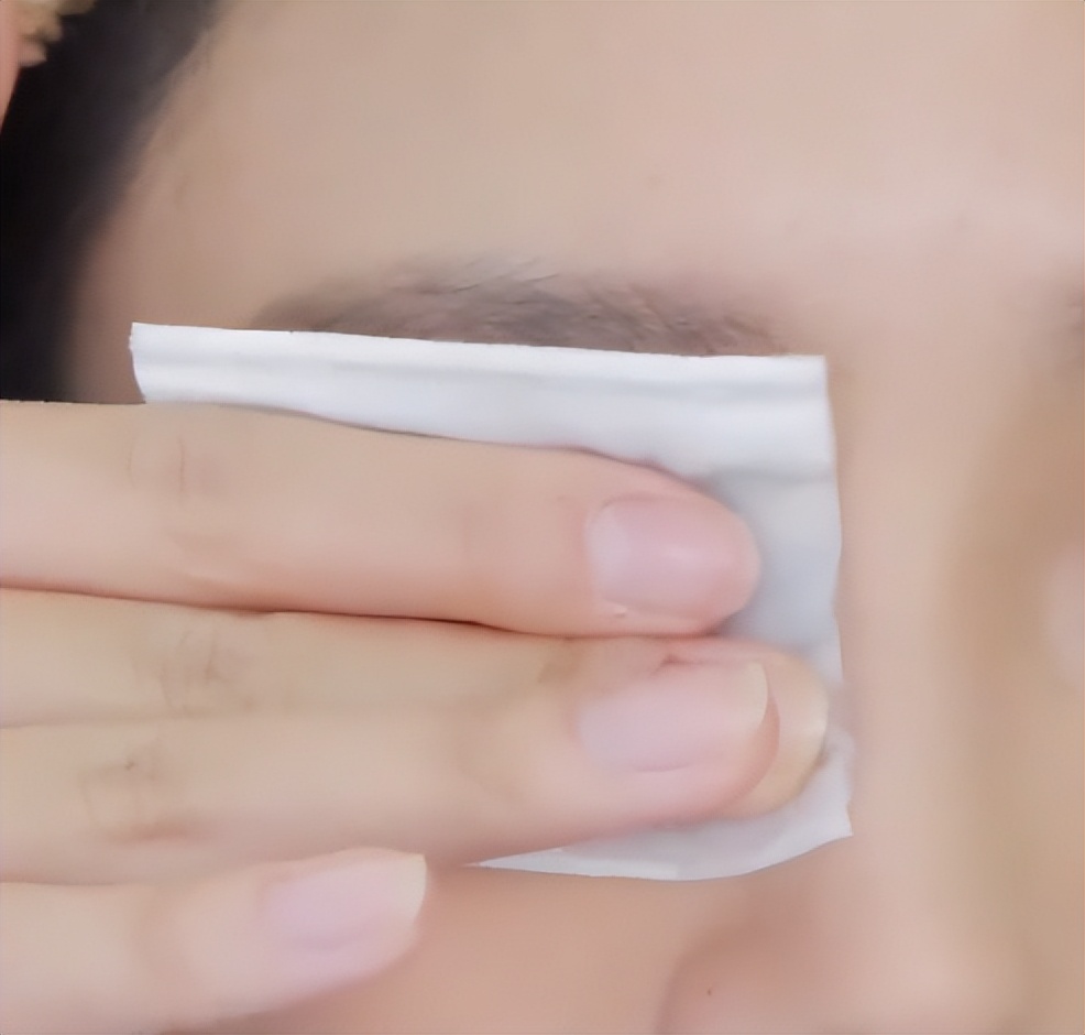 鞠婧祎：从平平无奇的土味路人，蜕变成氛围感女王