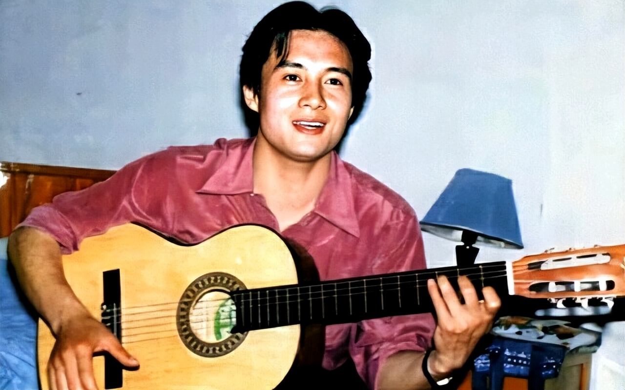 出国洗碗、扫厕所，被父亲告上法庭，王伯昭到底经历了什么？