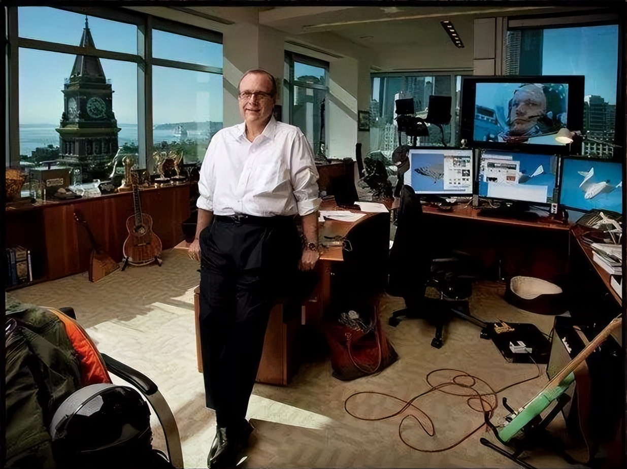 坐拥1500亿的富豪，没有老婆没有后代，捐一半财产，剩下留给姐姐