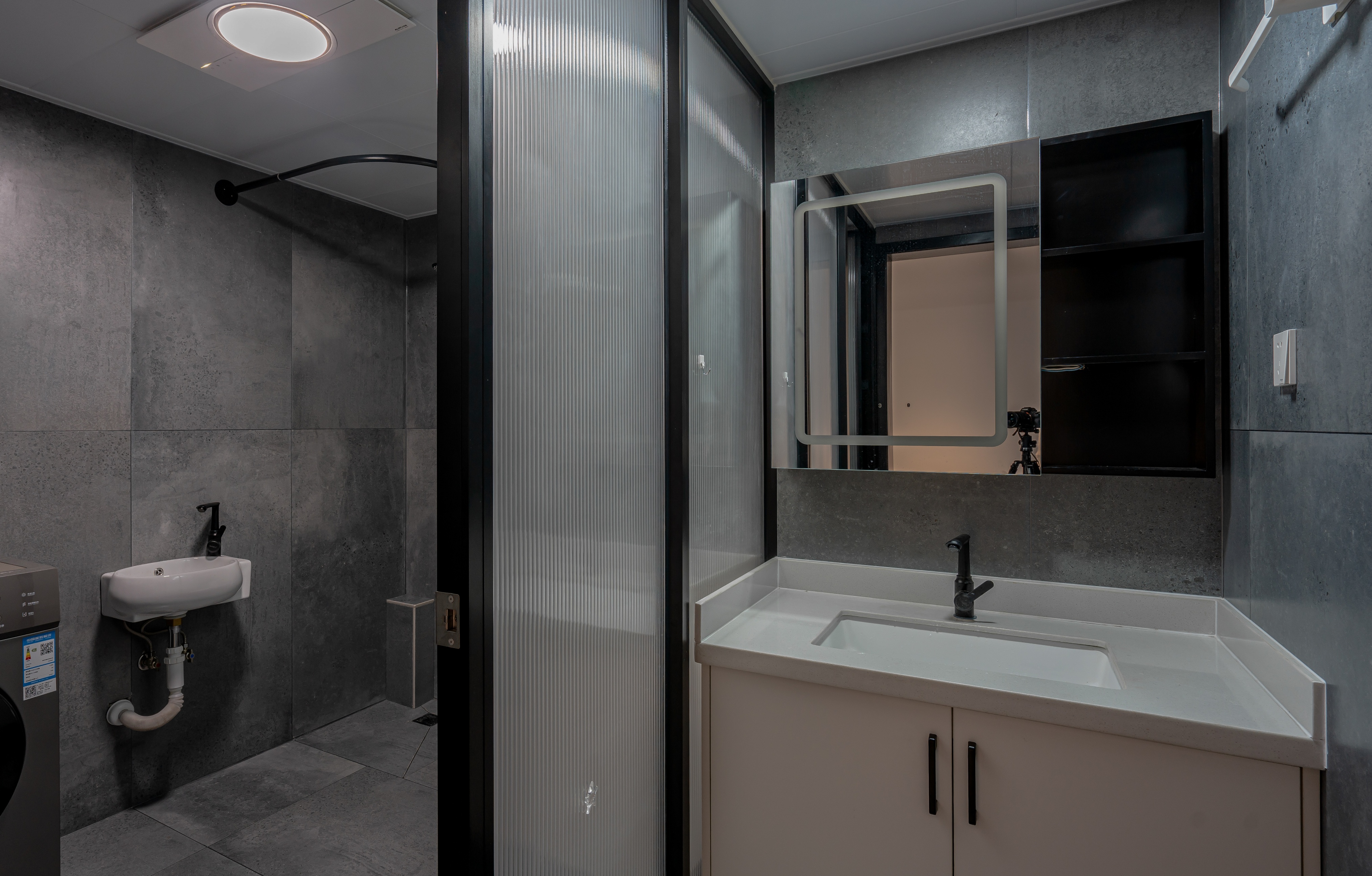 20年老房蜕变重生，为60+老夫妇打造黑白前卫家居