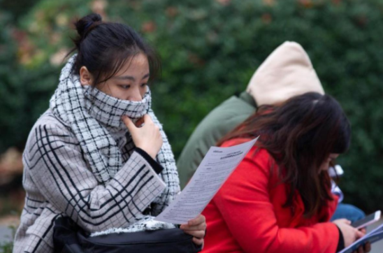 研究生的学费清单走红，一般家庭可能难以承担，学生看后心酸不已