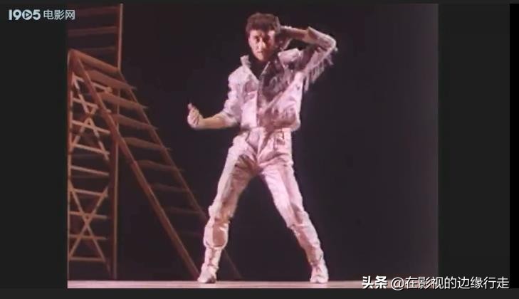 《摇滚青年》，其实是一个跳霹雳舞的青年，不过他的态度很摇滚