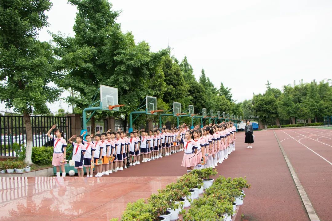 防震减灾 珍爱生命丨彭镇小学爱国主义课程之升旗仪式展示