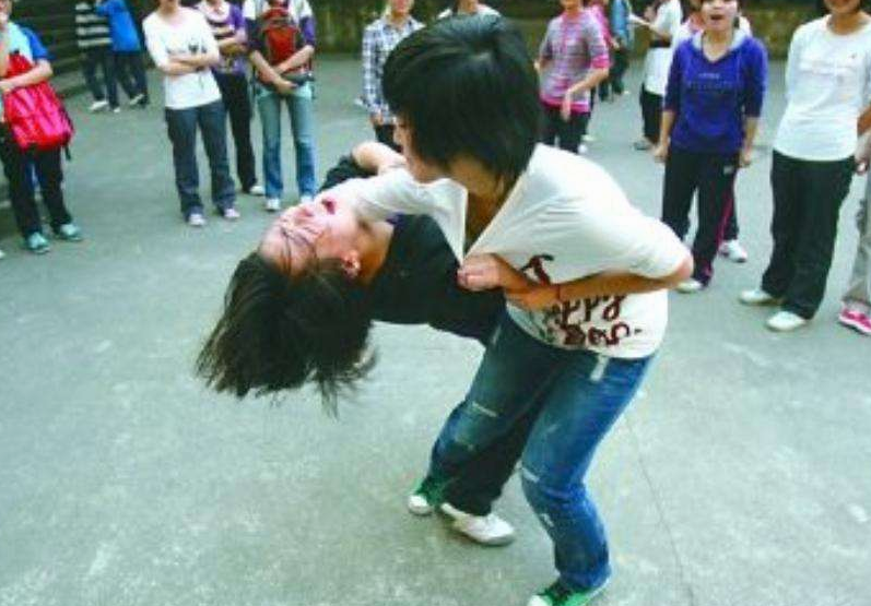 初中班主任“最讨厌”的3种女生，成绩再好也没用，地位不如学渣