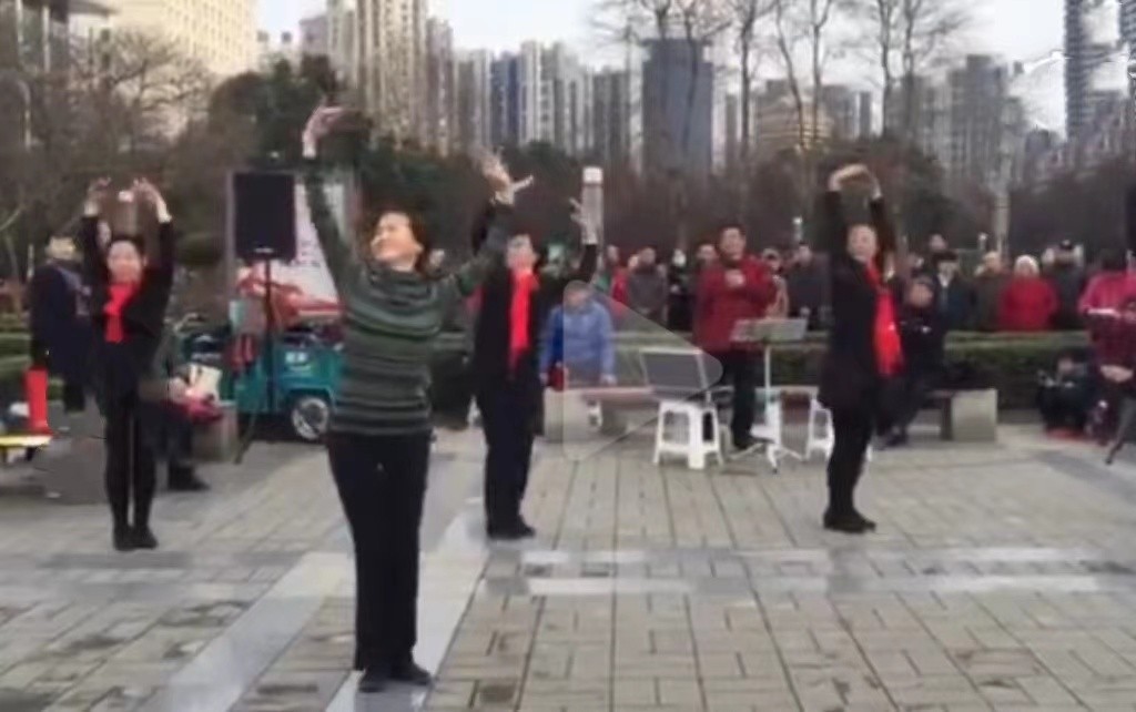 石钟琴：饰演“白毛女”爆红，恋人苦等她十年，今77岁仍热爱舞蹈