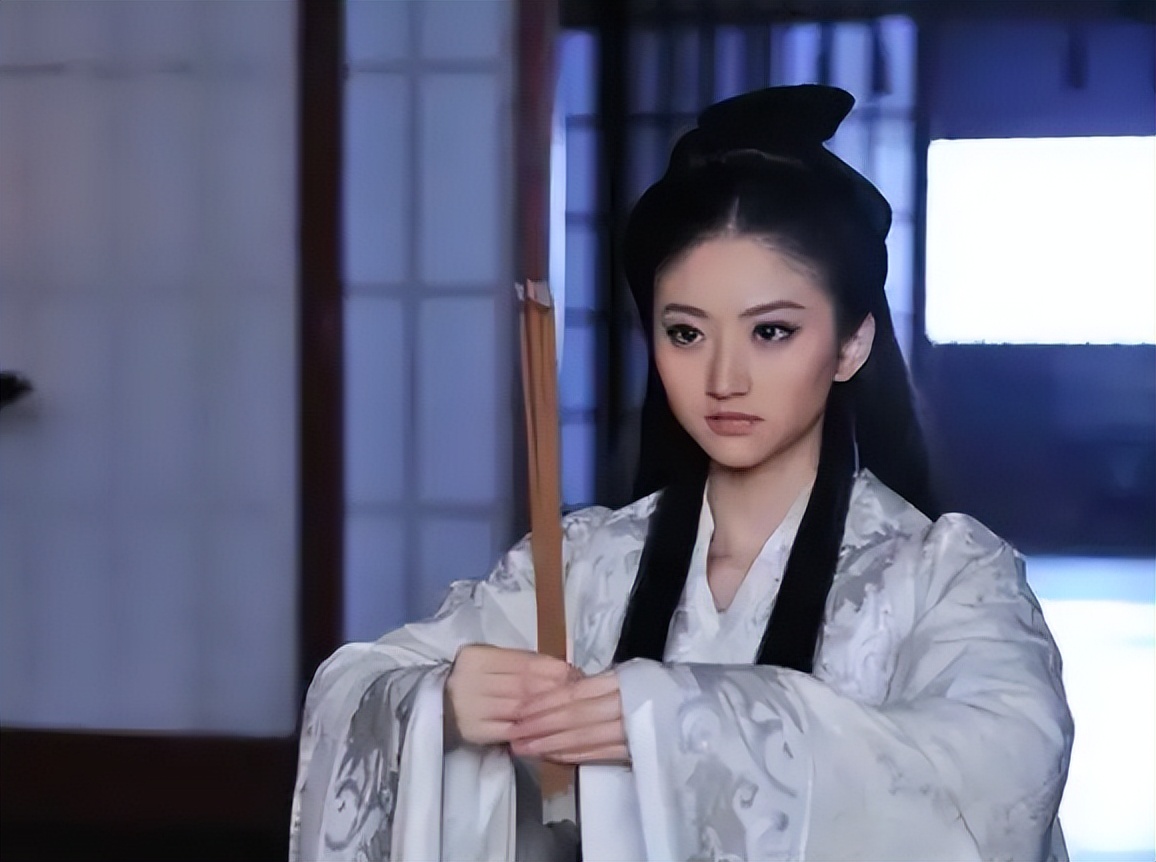 北景甜南奕欢：一个资源拿到手软，一个沉沦网大，今差距一目了然