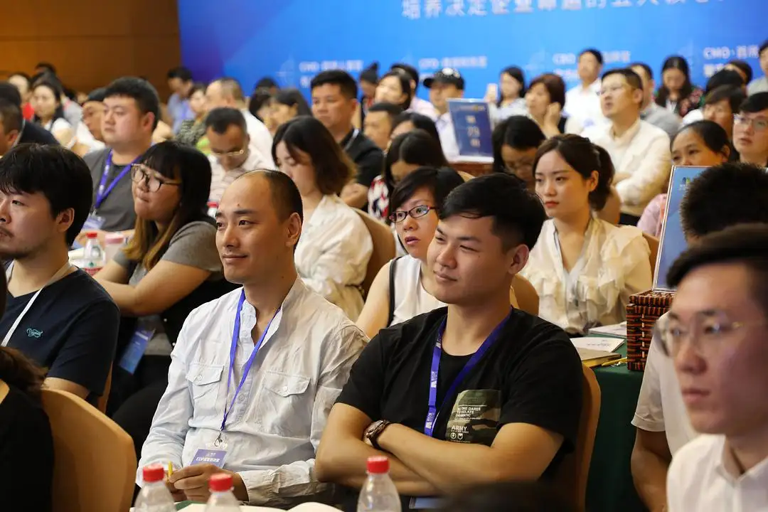 清华大学换帅，新校长上任却引起了很多网友的质疑，不是院士？