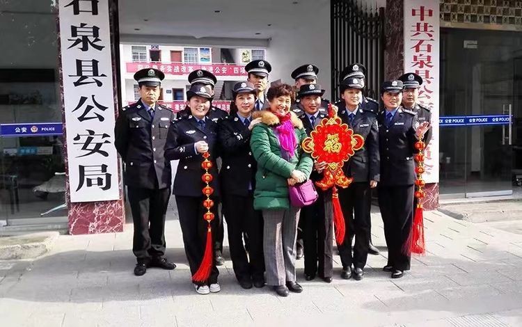 警徽闪耀一一记第二个人民警察节 作者：七团王抗林