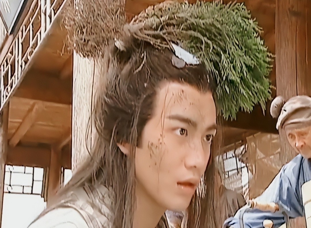 大龅牙、香肠嘴、丑到认不出！这9位扮丑的演员真让人“恶心”