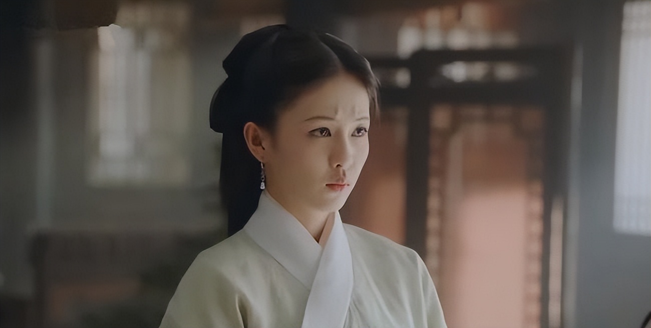 因林少春一角我记住了她，青春靓丽的形象深深地印在了我的脑海里