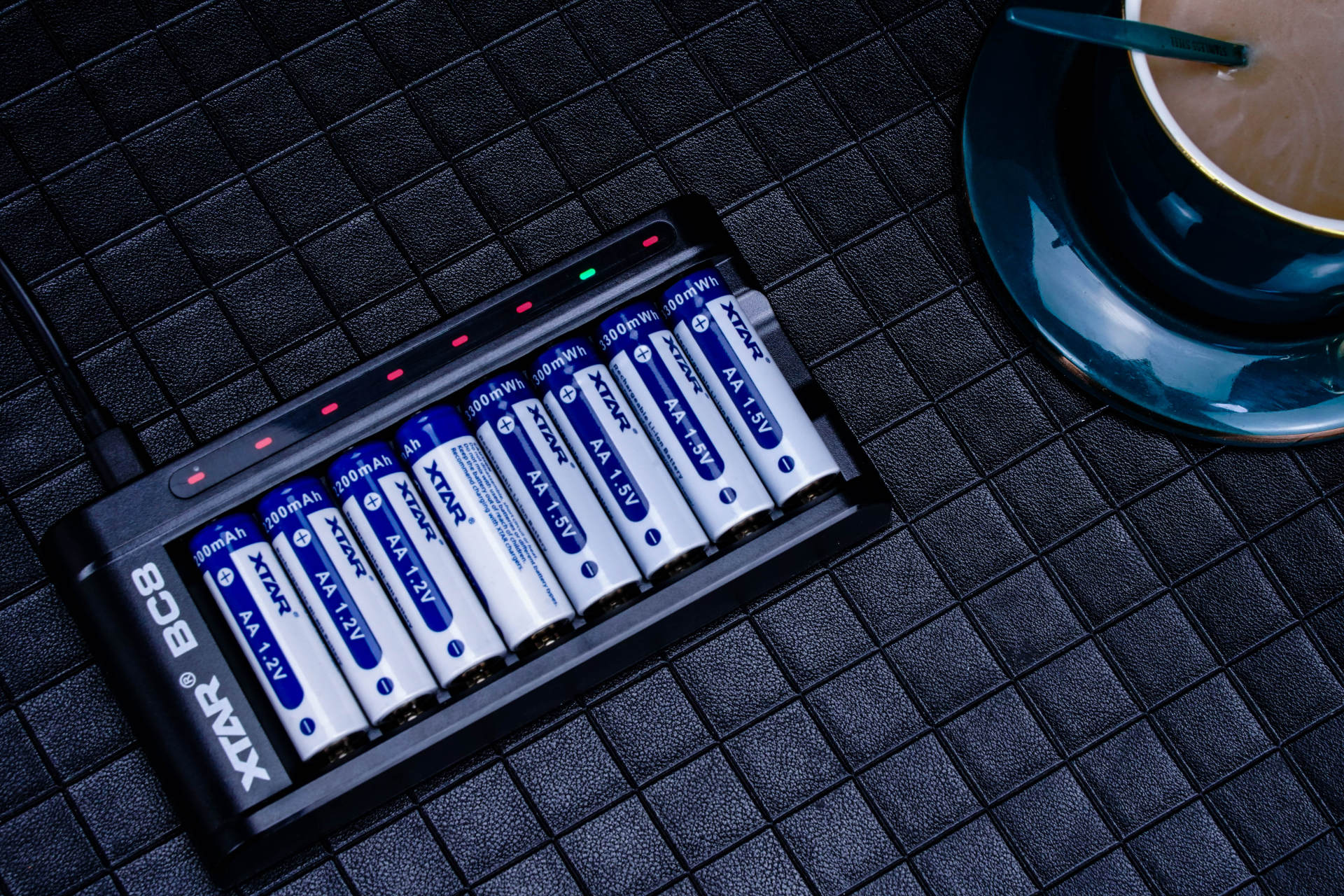 多品牌电池混充，充电快，放电强。入手爱克斯达 XTAR BC8感受