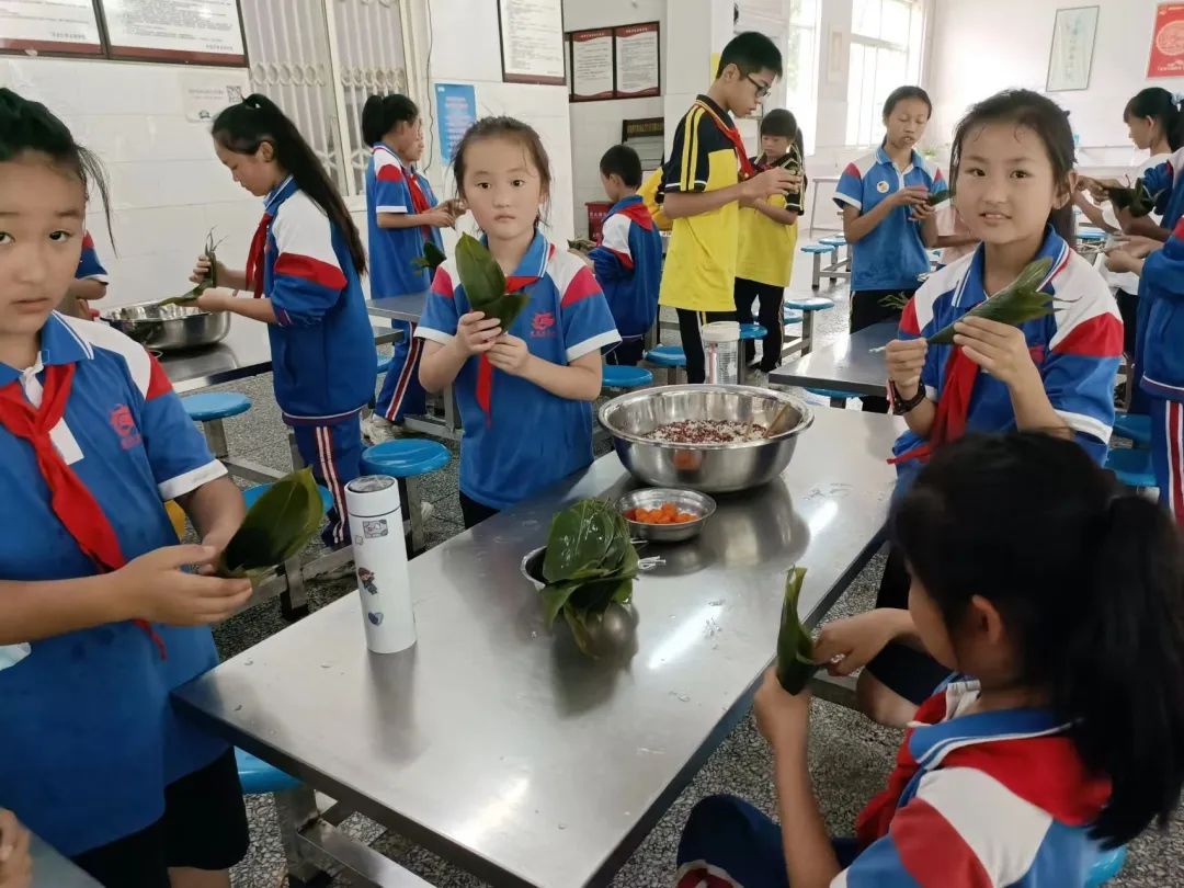 我爱中国节，端午名粽香——记黄龙溪学校劳动教育主题实践活动