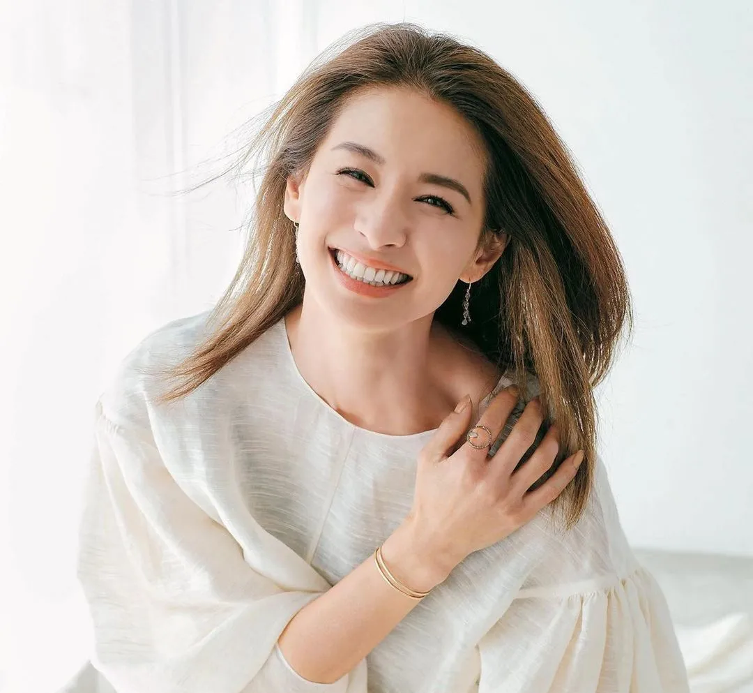 曾经历离婚患癌，37岁出道成日本顶级模特！她的人生太励志了