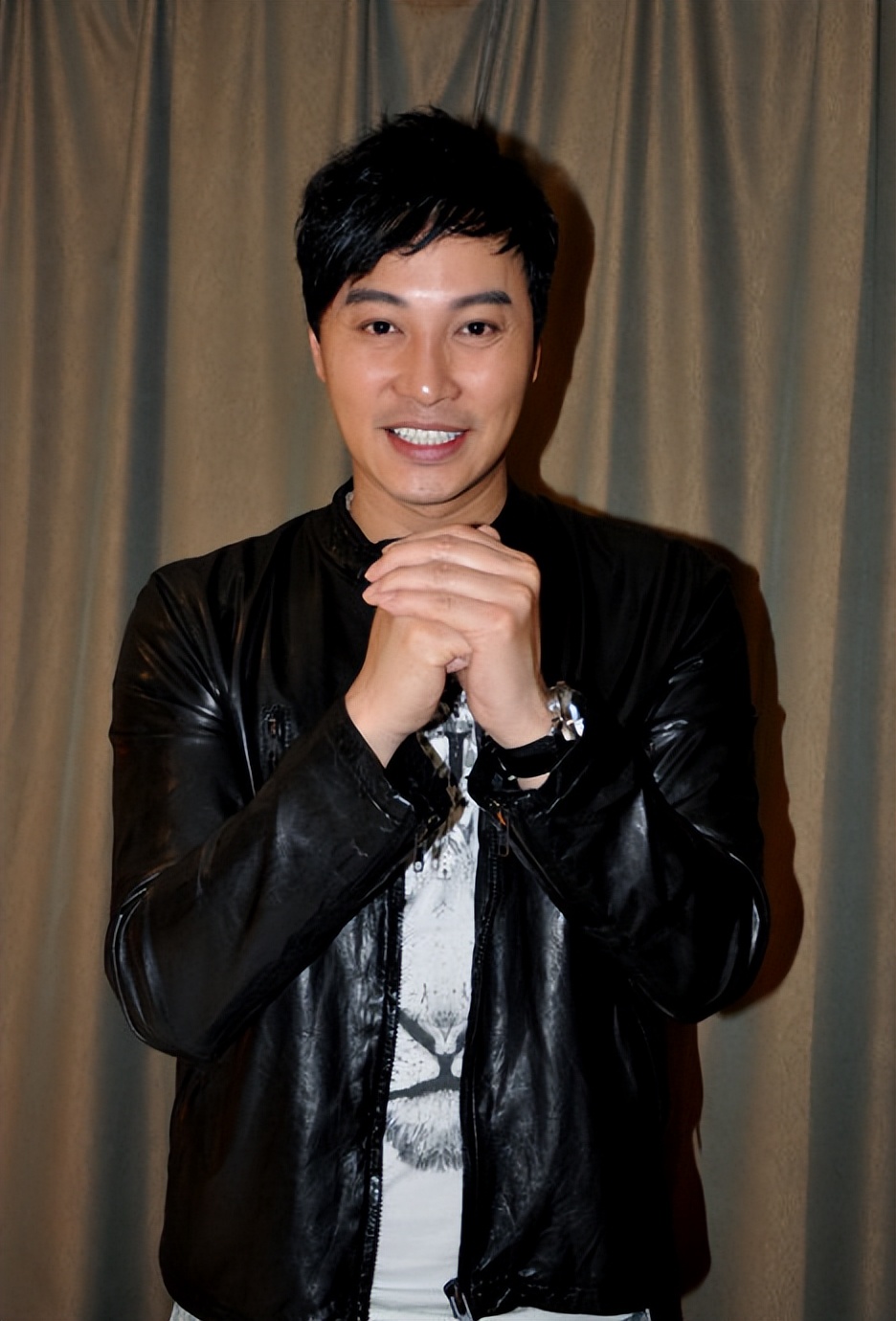 谭耀文老婆Fiona，嫁演员恩爱18年，婚后儿女双全，幸福不已