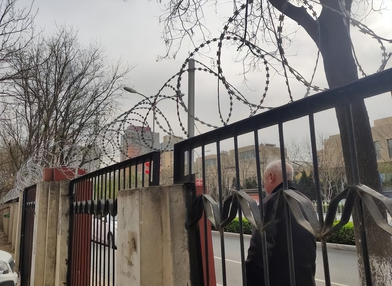 6年前要拆除所有小区围墙，如今门禁森严人脸识别才让进