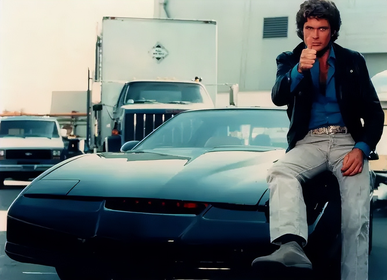 1982年的汽车，就已经有无人驾驶和人工智能概念了