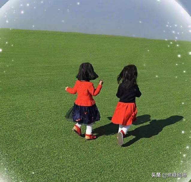 谢娜首晒二胎女儿，小咘芽皮肤白皙又爱笑，跳跳俏俏近照也公开