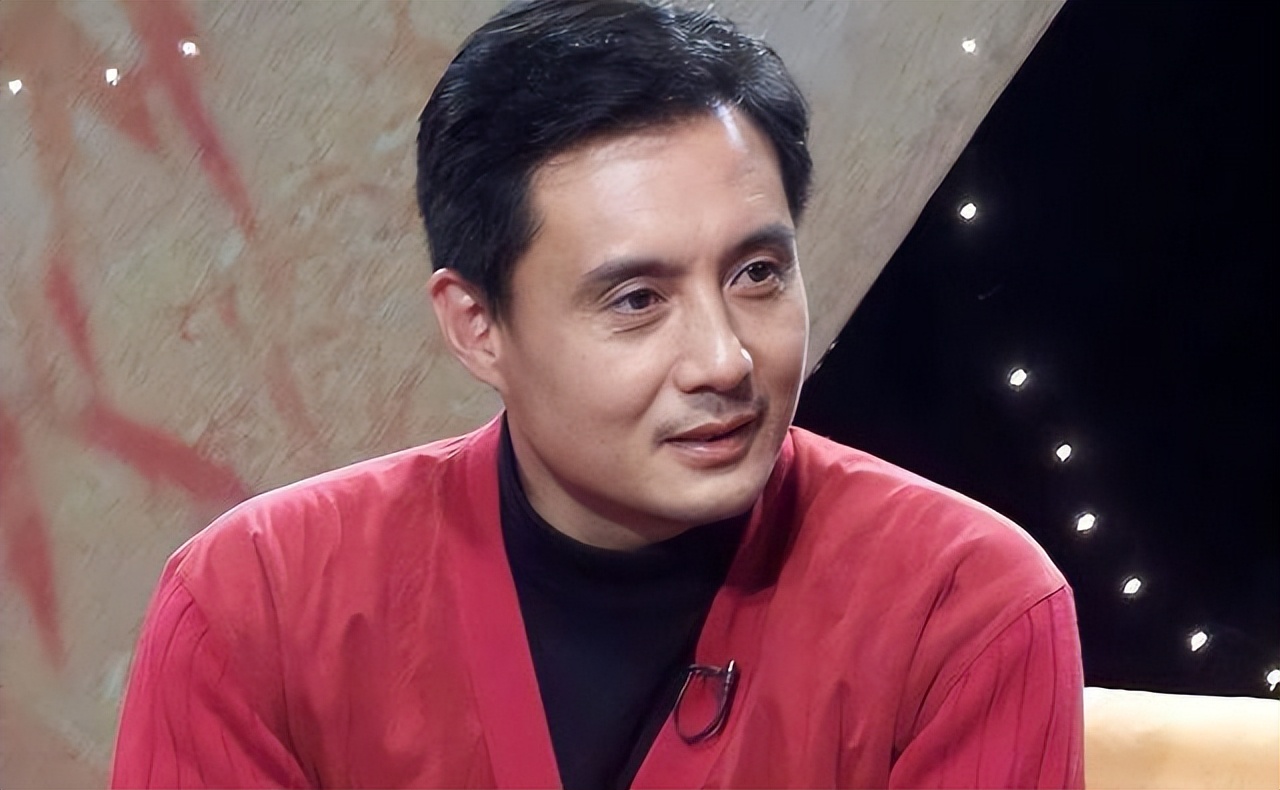 出国洗碗、扫厕所，被父亲告上法庭，王伯昭到底经历了什么？