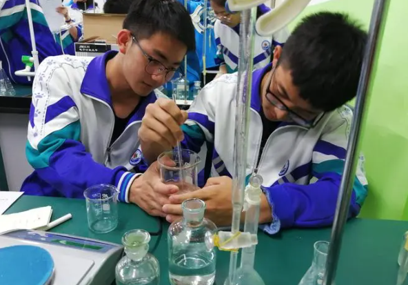 高中学科难度排行，物理未进前三，得票最多的科目竟不是英语