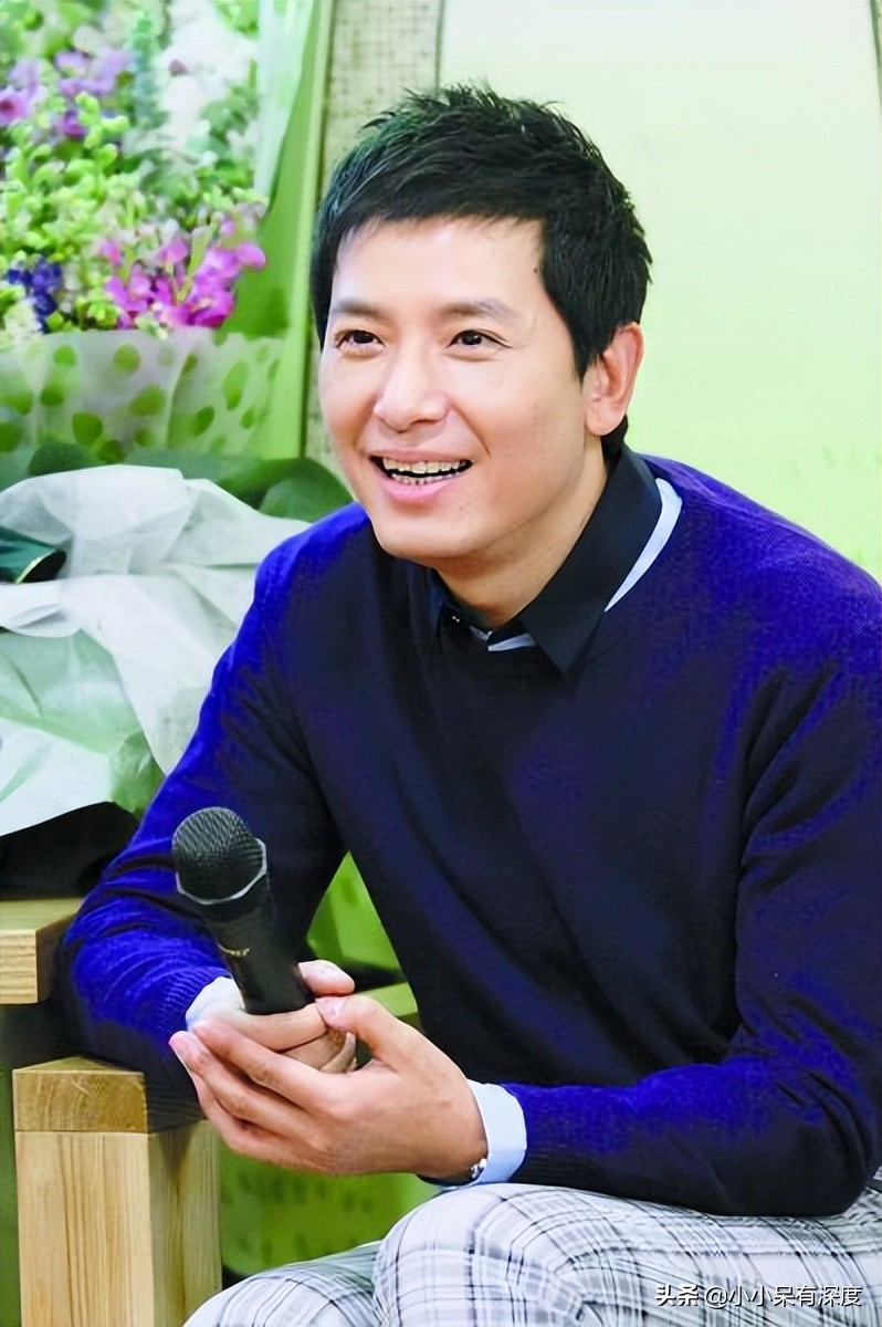 戴军晒近照,两鬓白发太惹眼,他无儿无女,一样活得潇洒而自在