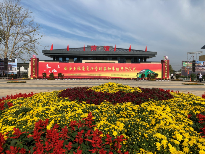 在文旅产业方面,临潼区策划推出了沉浸式文演艺剧目《复活的军团》