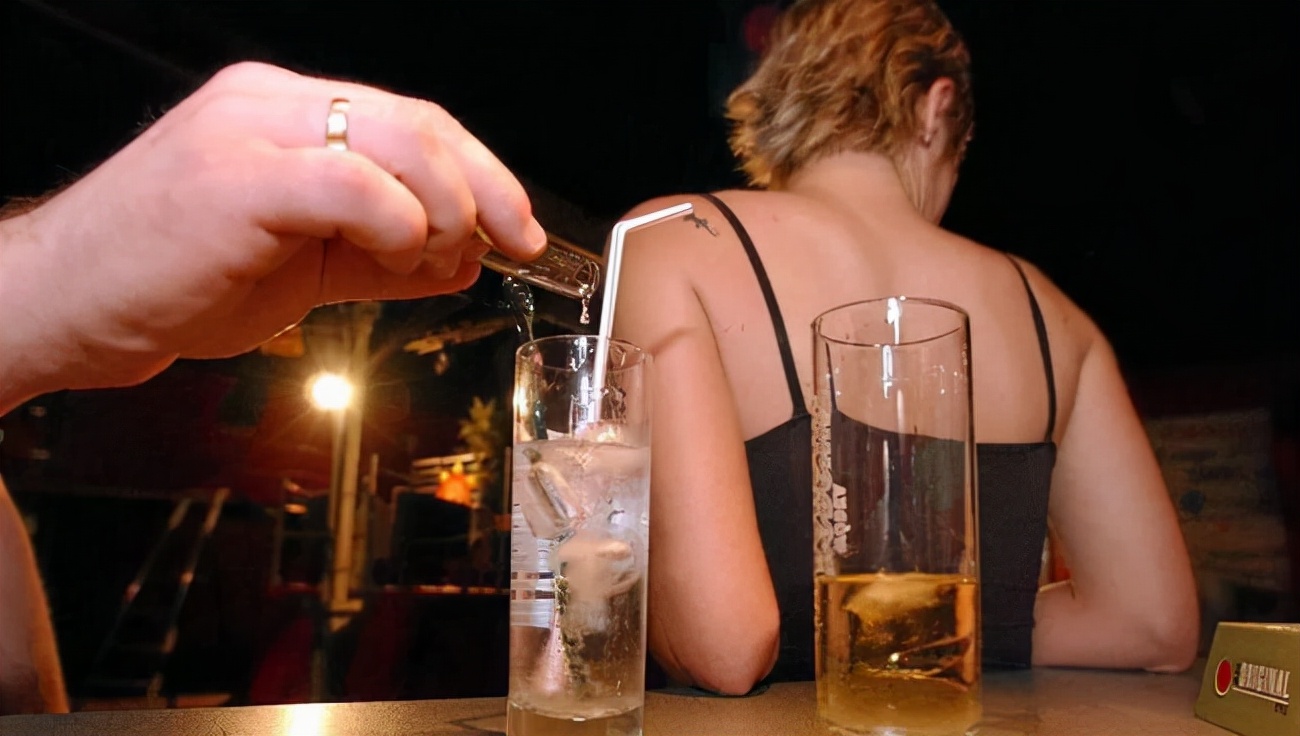 祸害女性的“听话水”有多可怕？51岁老汉利用它，侵犯上百名女性