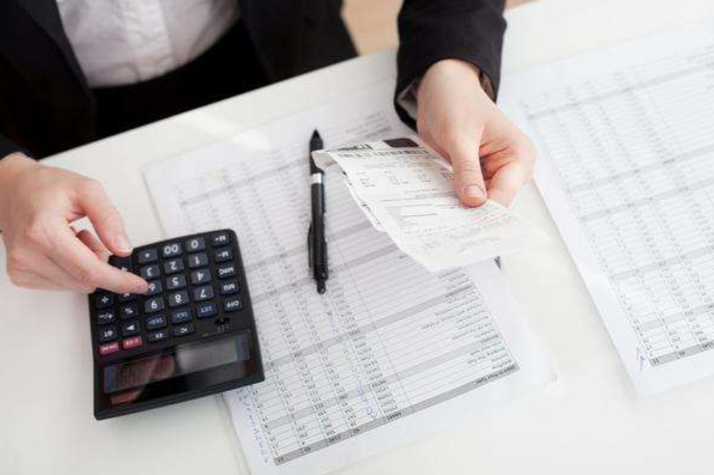 清华大学宣布本科取消会计专业，引网友热议：会计行业不行了？