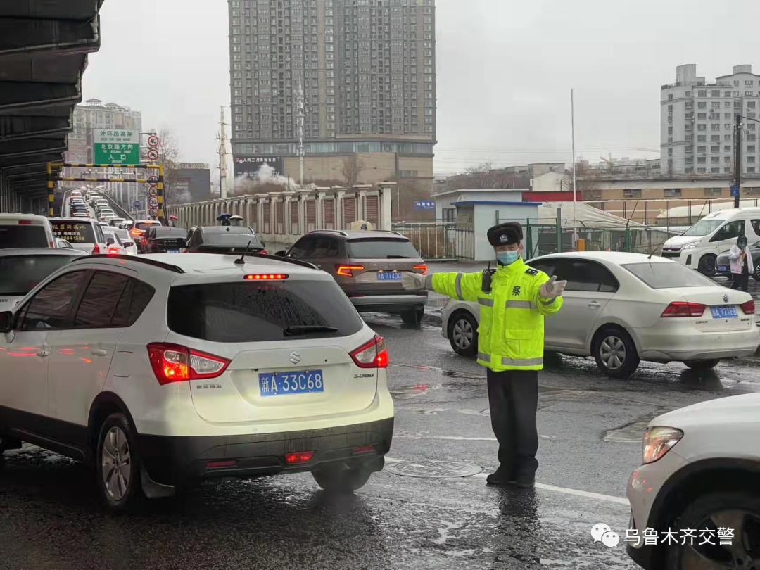 乌鲁木齐交警深化城市精细化管理 共建文明交通秩序